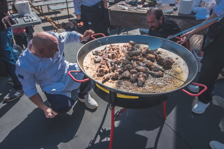 El Día Mundial de la Paella se ha celebrado en la plaza del Ayuntamiento de Valencia con una degustación de 9 paellas diferentes. El World Paella Day pretende dar prestigio a uno de los platos más conocidos de la gastronomía de todo el mundo y proyectar la ciudad de Valencia como destino turístico internacional. 