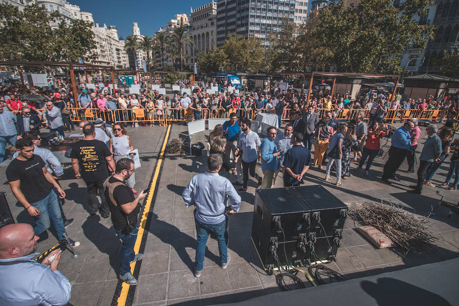 El Día Mundial de la Paella se ha celebrado en la plaza del Ayuntamiento de Valencia con una degustación de 9 paellas diferentes. El World Paella Day pretende dar prestigio a uno de los platos más conocidos de la gastronomía de todo el mundo y proyectar la ciudad de Valencia como destino turístico internacional. 