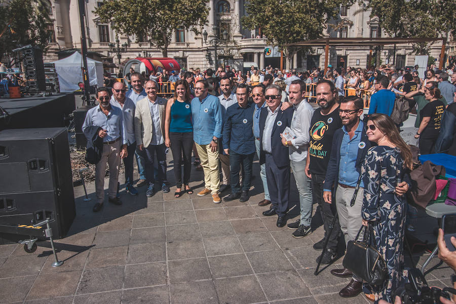 El Día Mundial de la Paella se ha celebrado en la plaza del Ayuntamiento de Valencia con una degustación de 9 paellas diferentes. El World Paella Day pretende dar prestigio a uno de los platos más conocidos de la gastronomía de todo el mundo y proyectar la ciudad de Valencia como destino turístico internacional. 