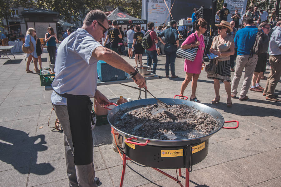 El Día Mundial de la Paella se ha celebrado en la plaza del Ayuntamiento de Valencia con una degustación de 9 paellas diferentes. El World Paella Day pretende dar prestigio a uno de los platos más conocidos de la gastronomía de todo el mundo y proyectar la ciudad de Valencia como destino turístico internacional. 