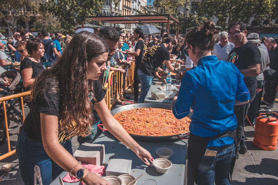 El Día Mundial de la Paella se ha celebrado en la plaza del Ayuntamiento de Valencia con una degustación de 9 paellas diferentes. El World Paella Day pretende dar prestigio a uno de los platos más conocidos de la gastronomía de todo el mundo y proyectar la ciudad de Valencia como destino turístico internacional. 