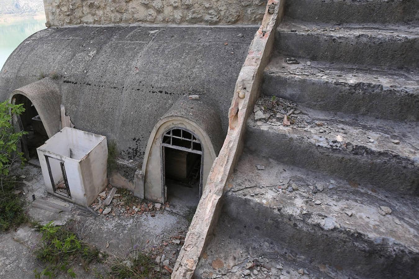 Parajes verdes albergan este templo de la arquitectura industrial en la Comunitat, vestigio de una España donde el gobierno trataba de dejar la ruralidad a empujones. 