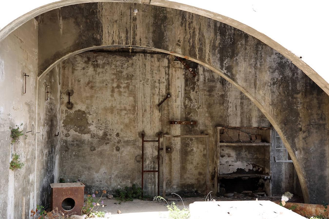 Cuando finalizaron los trabajos para la construcción del pantano, Portolés y Cía continuó con la explotación de la fábrica.