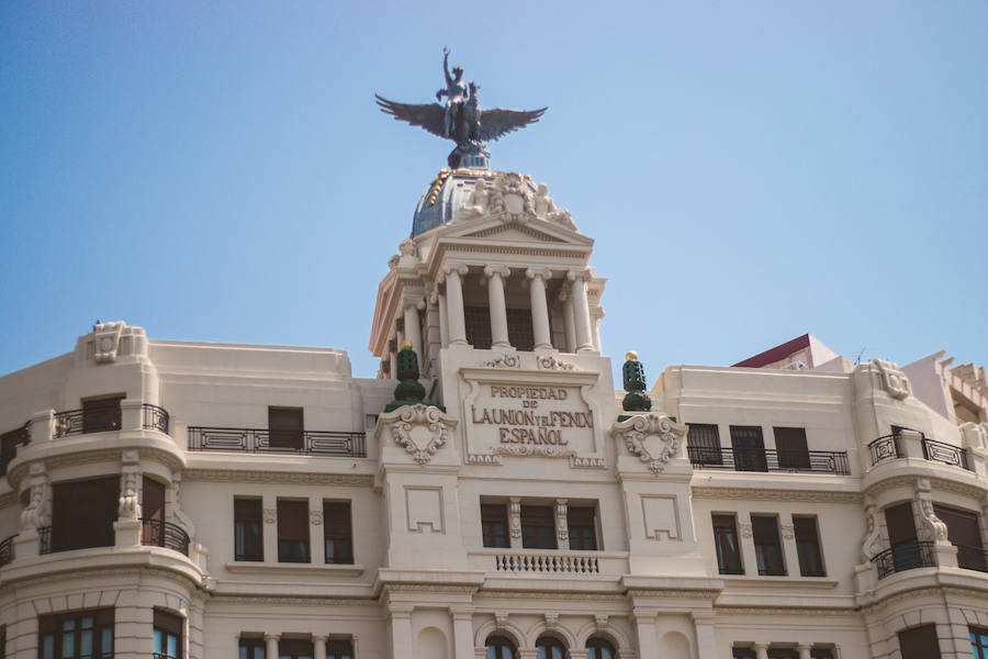 El autor del imponente edificio es Enrique Viedma Vidal.