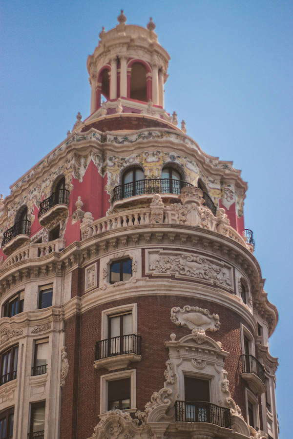 Este edificio, que también incluye un torreón, es el más significativo del neobarroco regionalista valenciano. El proyecto fue redactado por los arquitectos J. Goerlich y C. Borso.