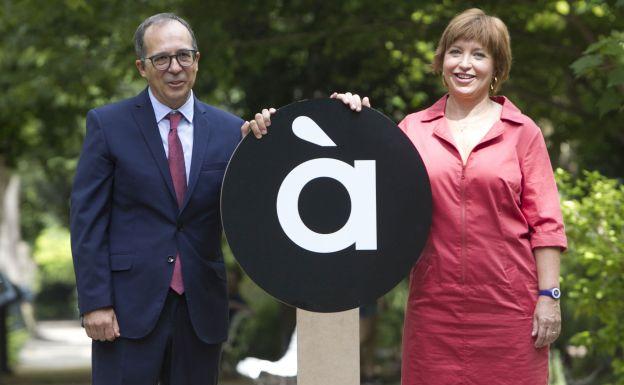 Enrique Soriano y Empar Marco en la presentación del logotipo de À Punt.