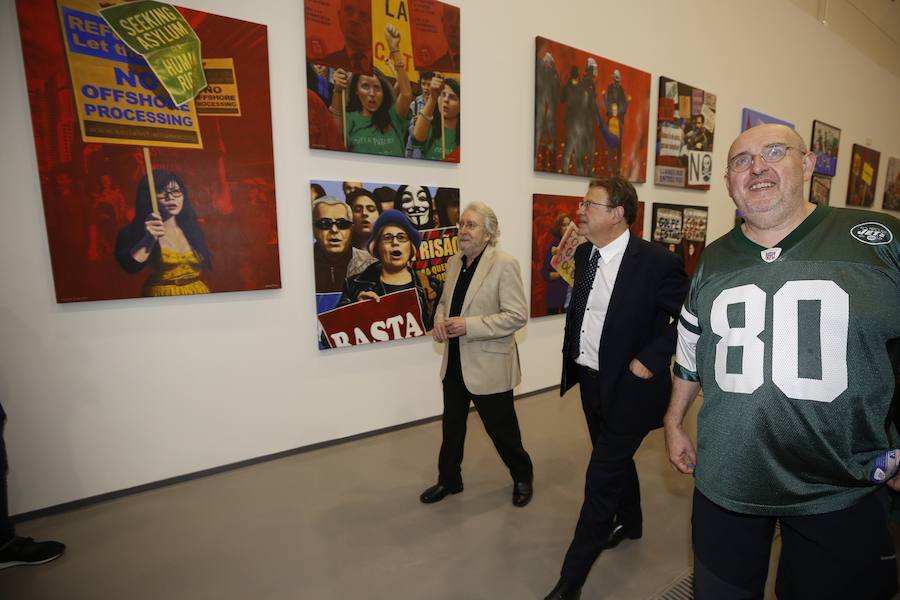 La Generalitat es la impulsora de la exposición de Antoni Miró que ayer inauguró La Base, el nuevo espacio cultural en la Marina y en la que ha gastado 110.000 euros para financiarla. Esteladas, lemas soberanistas como 'Catalonia, a new european state' y mensajes contra la policía y la Guardia Civil se suman a las polémicas esculturas sexuales que se expusieron en la Marina.