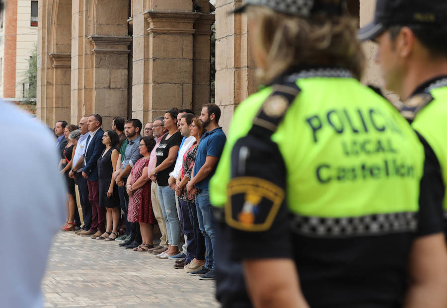 Minutos de silencio guardados por el asesinato de os dos niños en Castellón. 