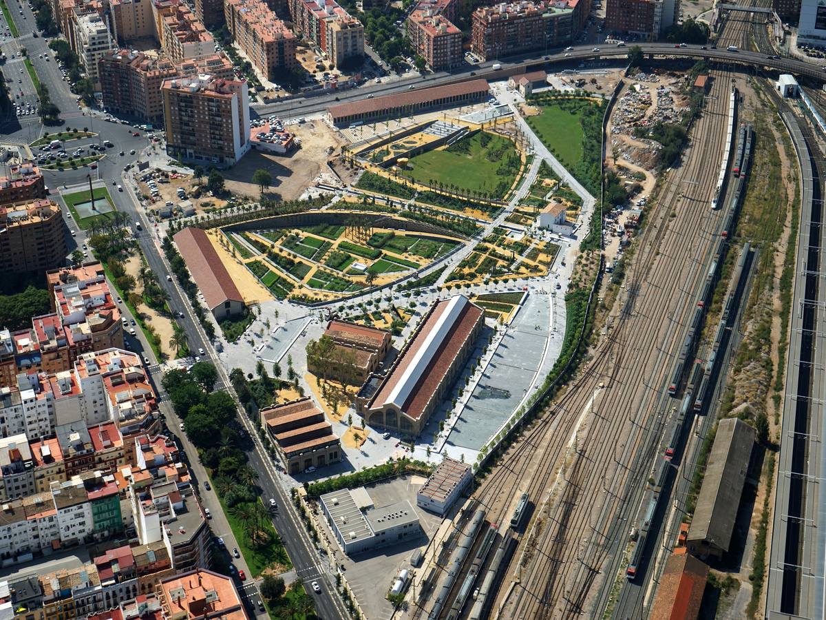 El Parque Central de Valencia comienza a ser una realidad. El avance de las obras ya permite ver cómo será uno de los pulmones de la ciudad y otro punto de encuentro para el deporte y el ocio.