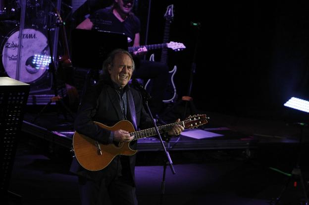 SERRAT  EVOCA AL MEDITERRÁNEO EN LES ARTS