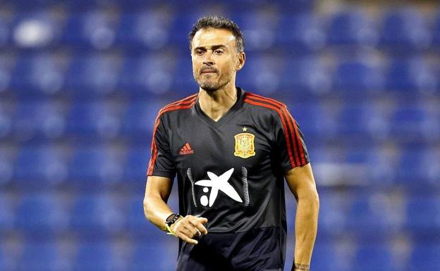 Luis Enrique, dirigiendo un entrenamiento de la selección española. 