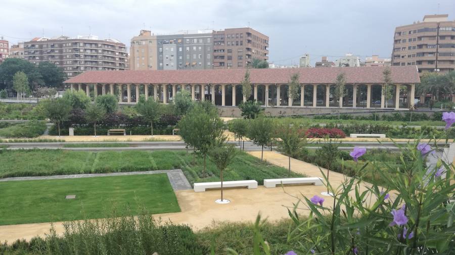 El Parque Central de Valencia comienza a ser una realidad. El avance de las obras ya permite ver cómo será uno de los pulmones de la ciudad y otro punto de encuentro para el deporte y el ocio.