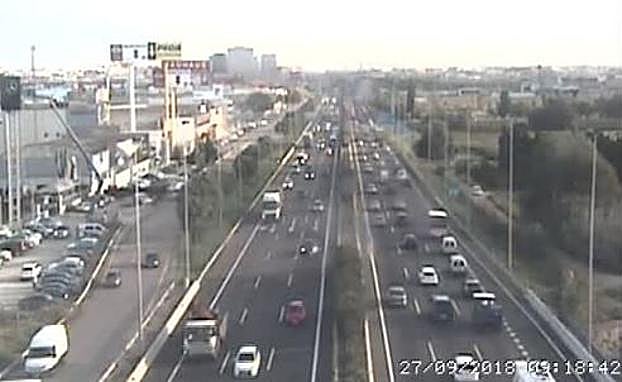 Tráfico en Valencia | Dos averías provocan retenciones de varios kilómetros en el acceso a Valencia