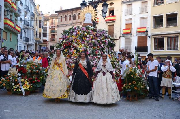  Ofrenda. Visita de Rocío Gil a las fiestas de Segorbe, donde ella fue corte. 