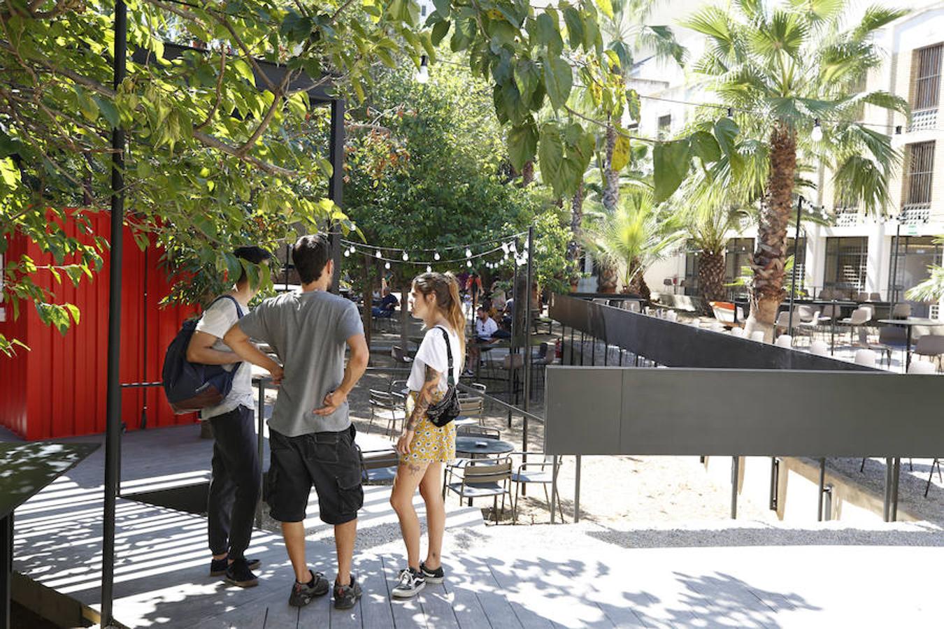 El antiguo convento de San José y Santa Teresa del barrio del Carmen abre hoy sábado 29 sus puertas al público, convertido en el nuevo centro cultural y de ocio referente en el corazón de la ciudad. El espacio dedicado, anteriormente, a la oración y clausura, llevaba diez años cerrado y se ha reconvertido en un hotel y espacio gastronómico y cultural. 