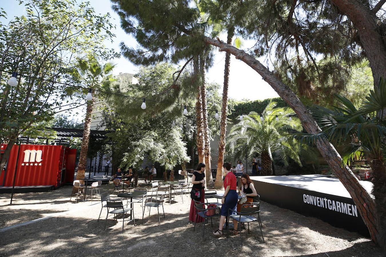 El antiguo convento de San José y Santa Teresa del barrio del Carmen abre hoy sábado 29 sus puertas al público, convertido en el nuevo centro cultural y de ocio referente en el corazón de la ciudad. El espacio dedicado, anteriormente, a la oración y clausura, llevaba diez años cerrado y se ha reconvertido en un hotel y espacio gastronómico y cultural. 