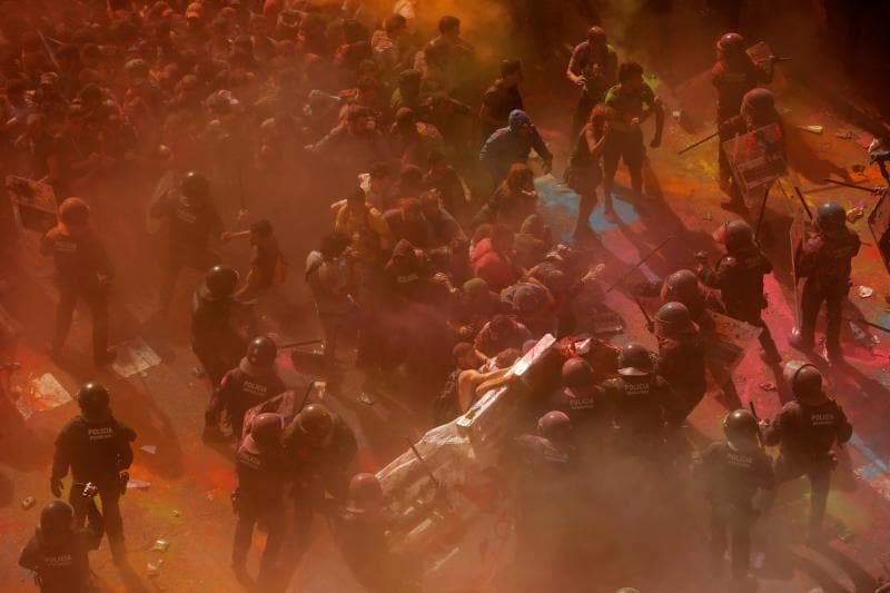 Fotos: Tensión en Barcelona por el boicot radical a una manifestación policial