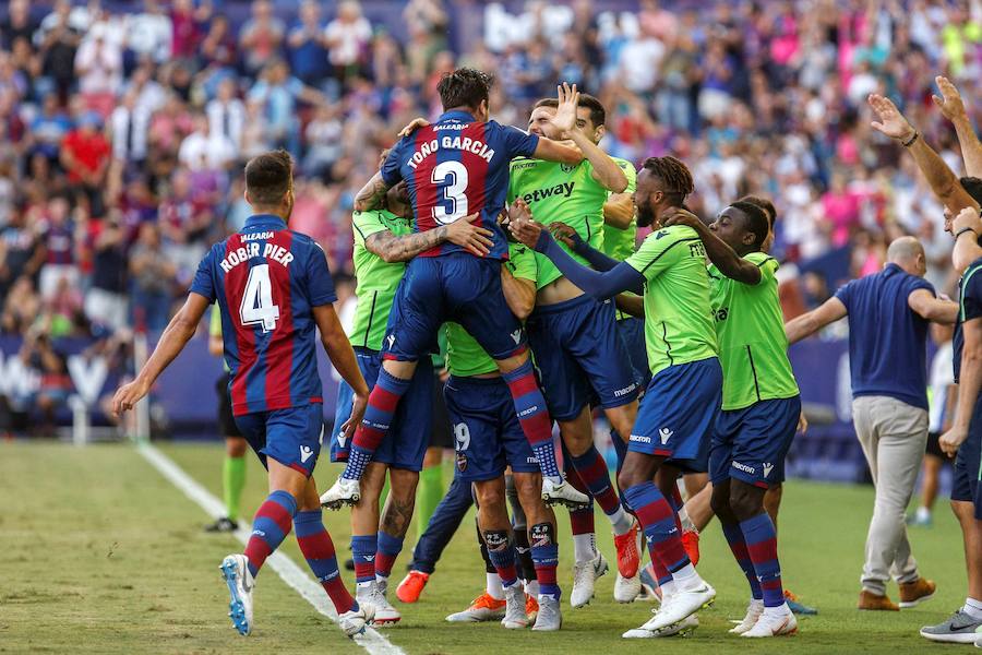 Estas son las mejores imágenes que deja el partido de la jornada 7 de la Liga ern el Ciutat de València