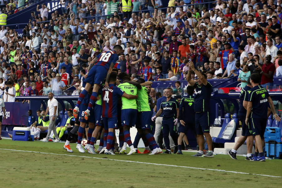 Estas son las mejores imágenes que deja el partido de la jornada 7 de la Liga ern el Ciutat de València