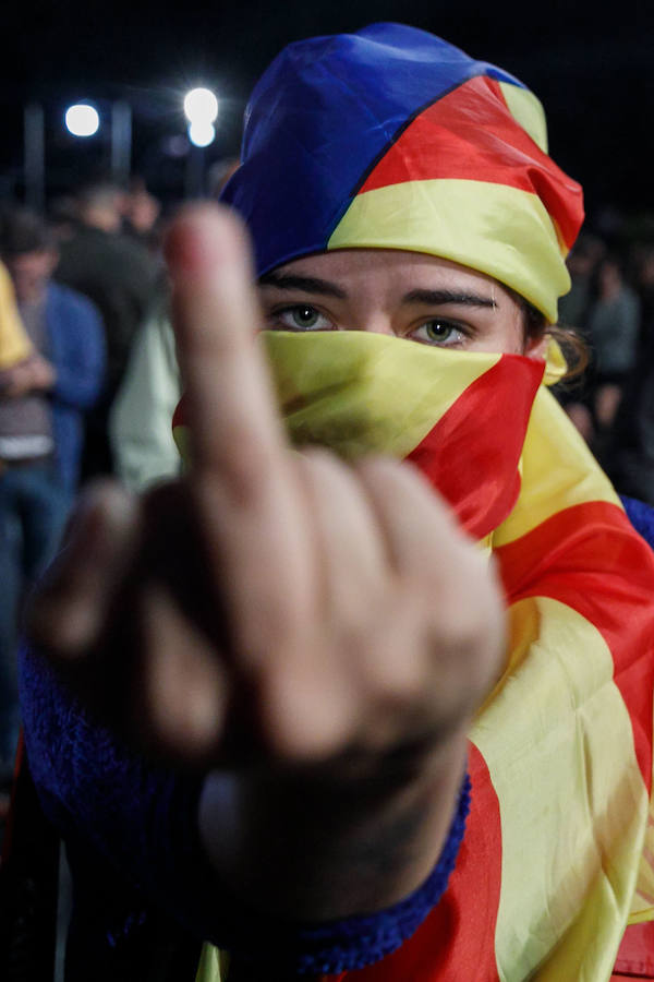 22:45. Se suceden numerosas manifestaciones por toda Cataluña. 