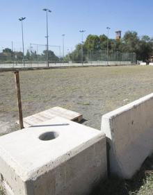 Imagen secundaria 2 - Las instalaciones de Llíria requieren de una profunda remodelación, cuentan con una vieja piscina y zonas deportivas.