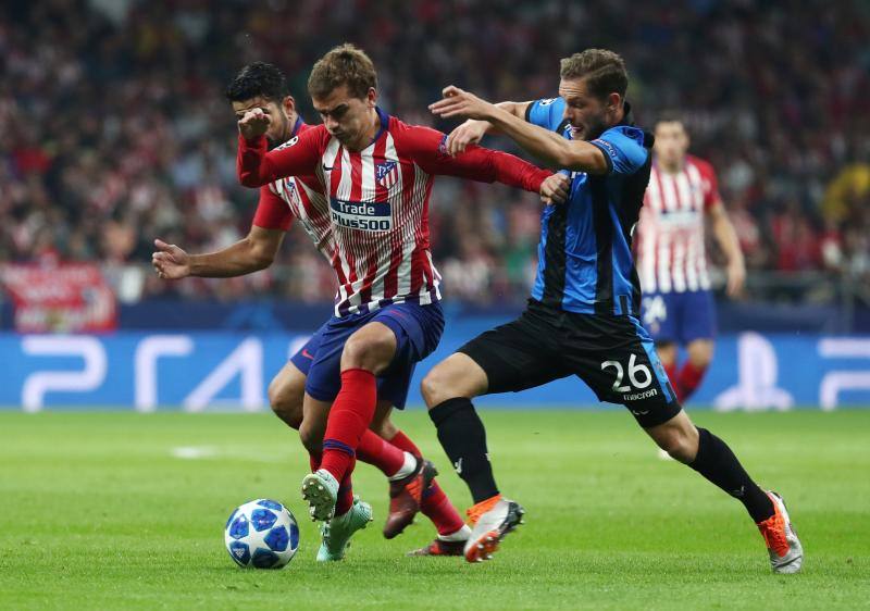 El Atlético de Madrid y el Brujas, durante el partido de la segunda jornada de la Liga de Campeones en el Metropolitano.