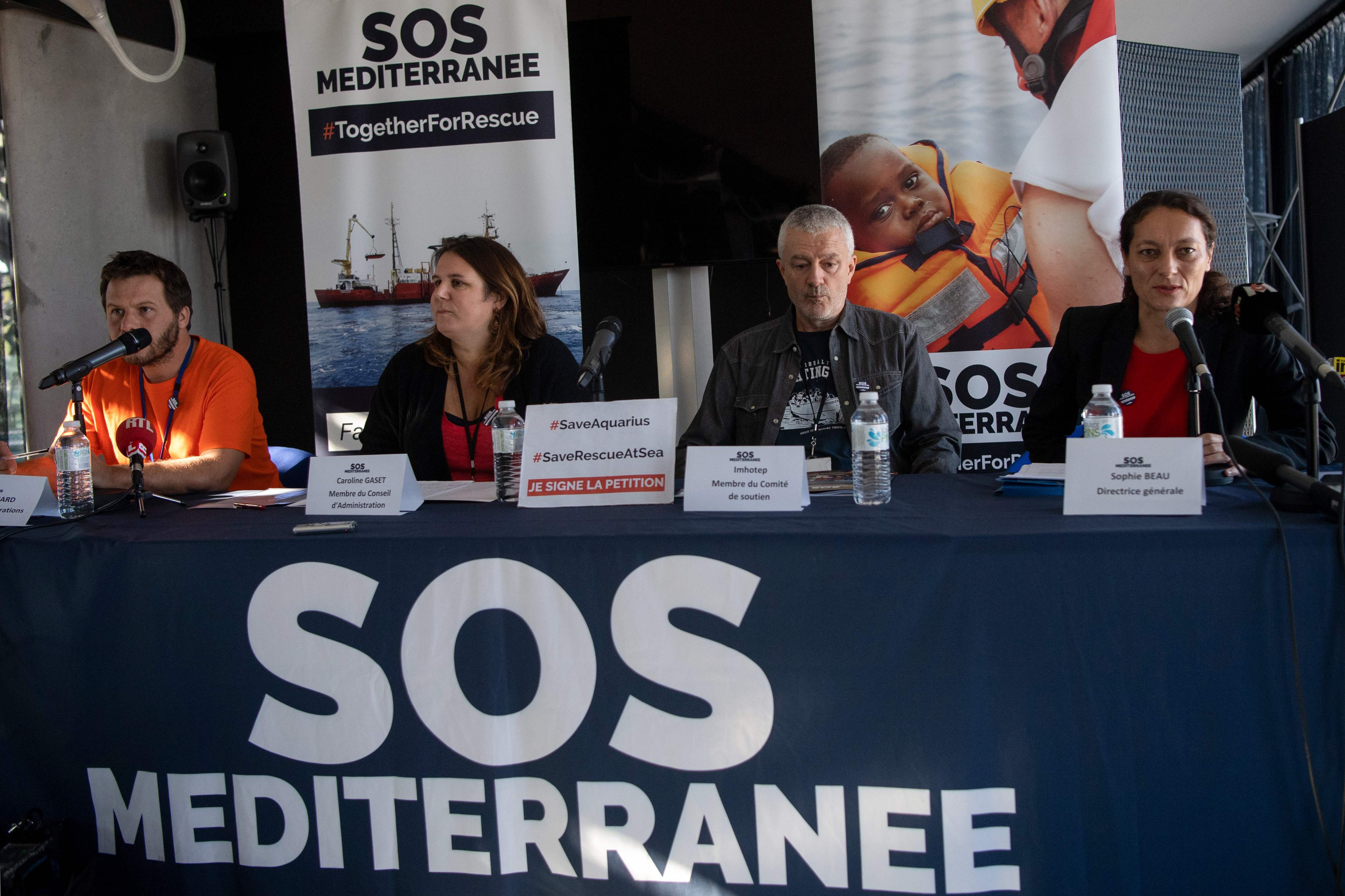 Miembros de SOS Mediterranee en una conferencia de prensa.