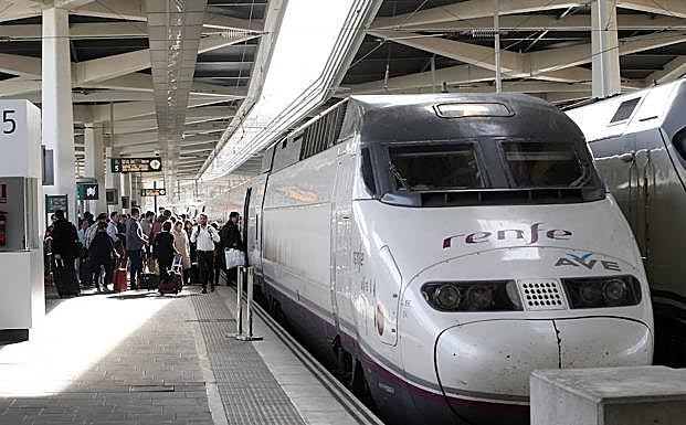 Empresarios y hosteleros lamentan el impacto sobre el turismo de la interrupción del AVE a Castellón