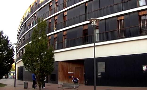 Edificio de Vitoria donde vivía la fallecida. 