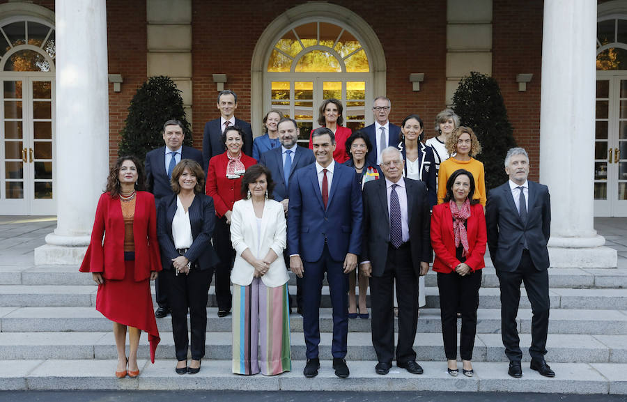 Foto de familia del Gobierno y reunión del Consejo de Ministros.