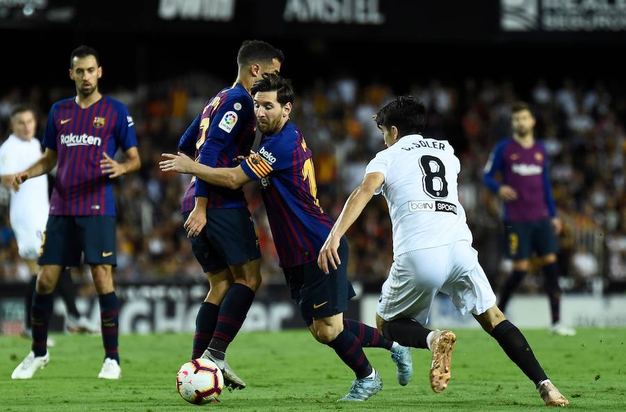 Estas son las mejores imágenes que deja el partido de la octava jornada en un Mestalla rebosante de aficionados