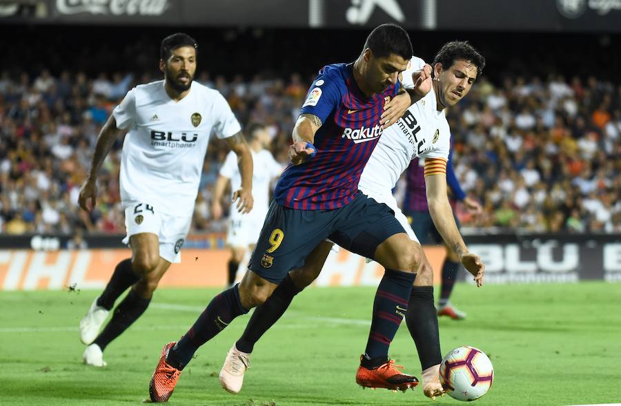 Estas son las mejores imágenes que deja el partido de la octava jornada en un Mestalla rebosante de aficionados