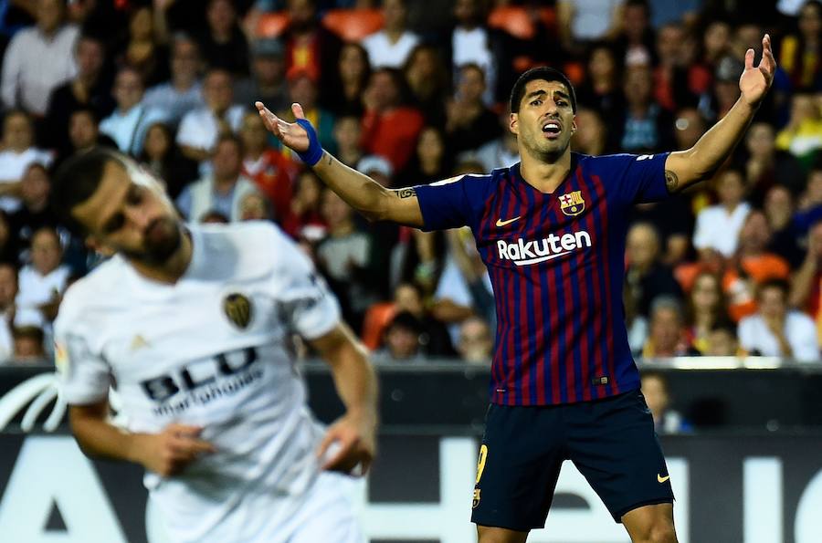 Estas son las mejores imágenes que deja el partido de la octava jornada en un Mestalla rebosante de aficionados