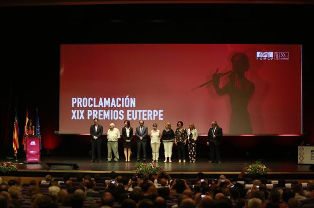 Los premiados durante la asamblea general de la Federación de Sociedades Musicales. 