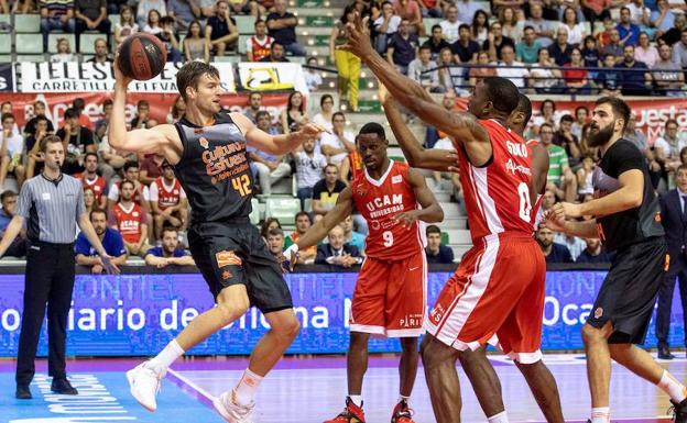 Guillem Vives en el partido con el UCAM la temporada pasada.