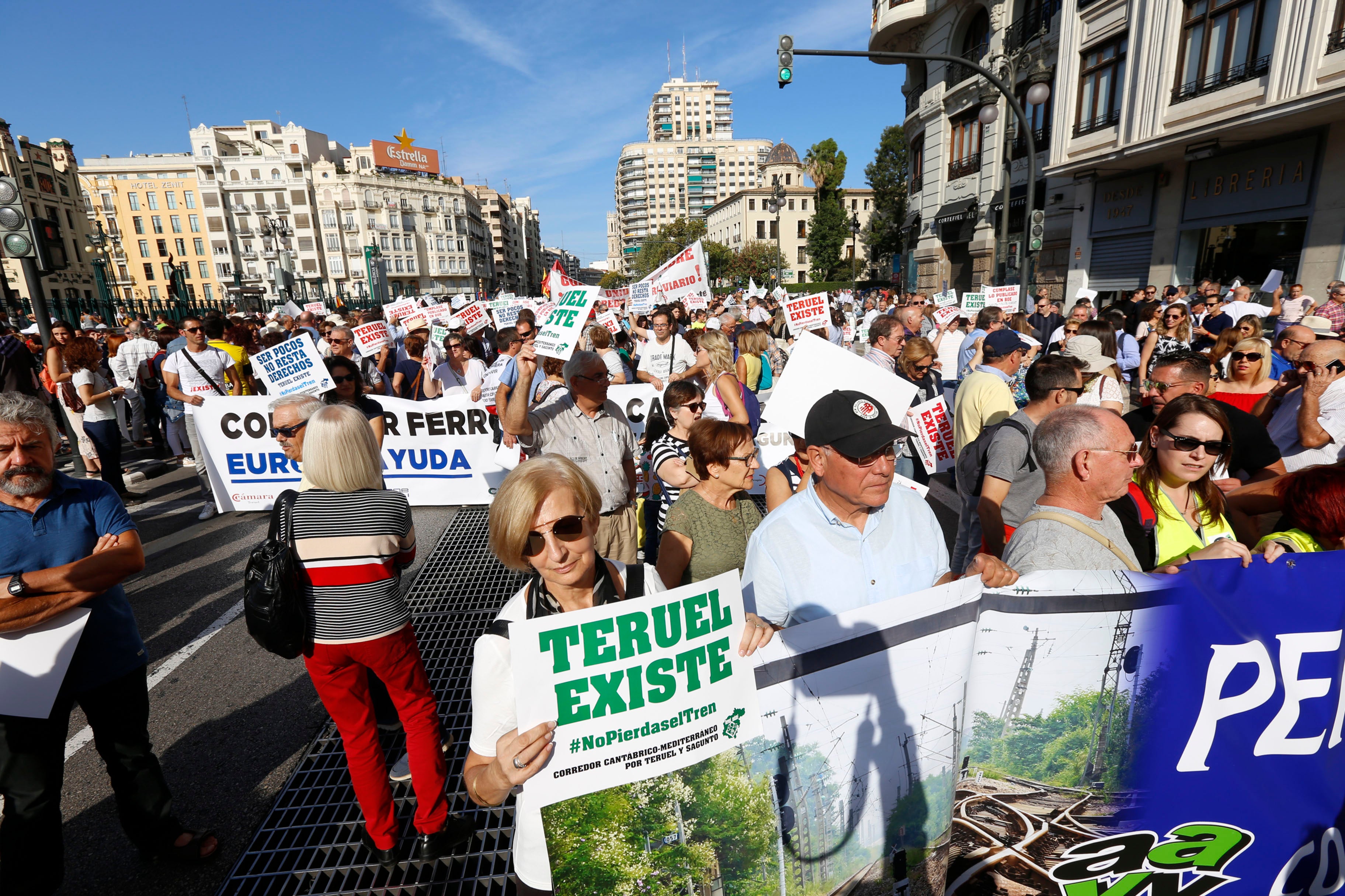 Fotos: Manifestación por el Corredor Cantábrico-Mediterráneo en Valencia