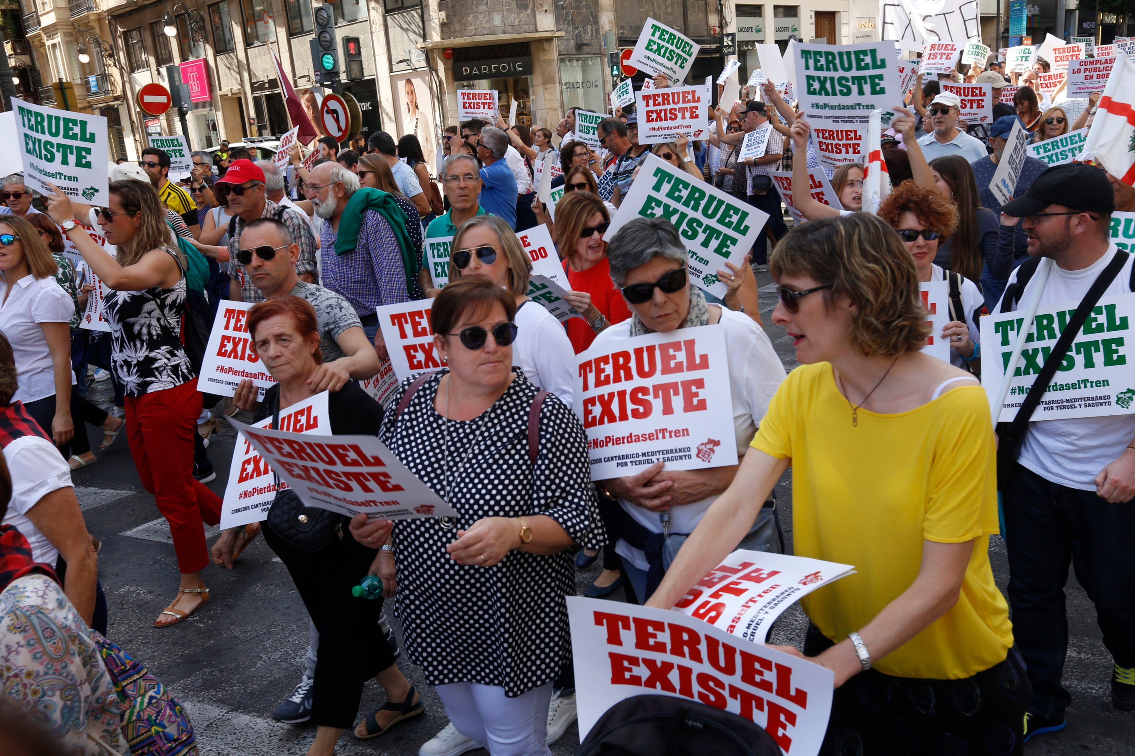 Fotos: Manifestación por el Corredor Cantábrico-Mediterráneo en Valencia