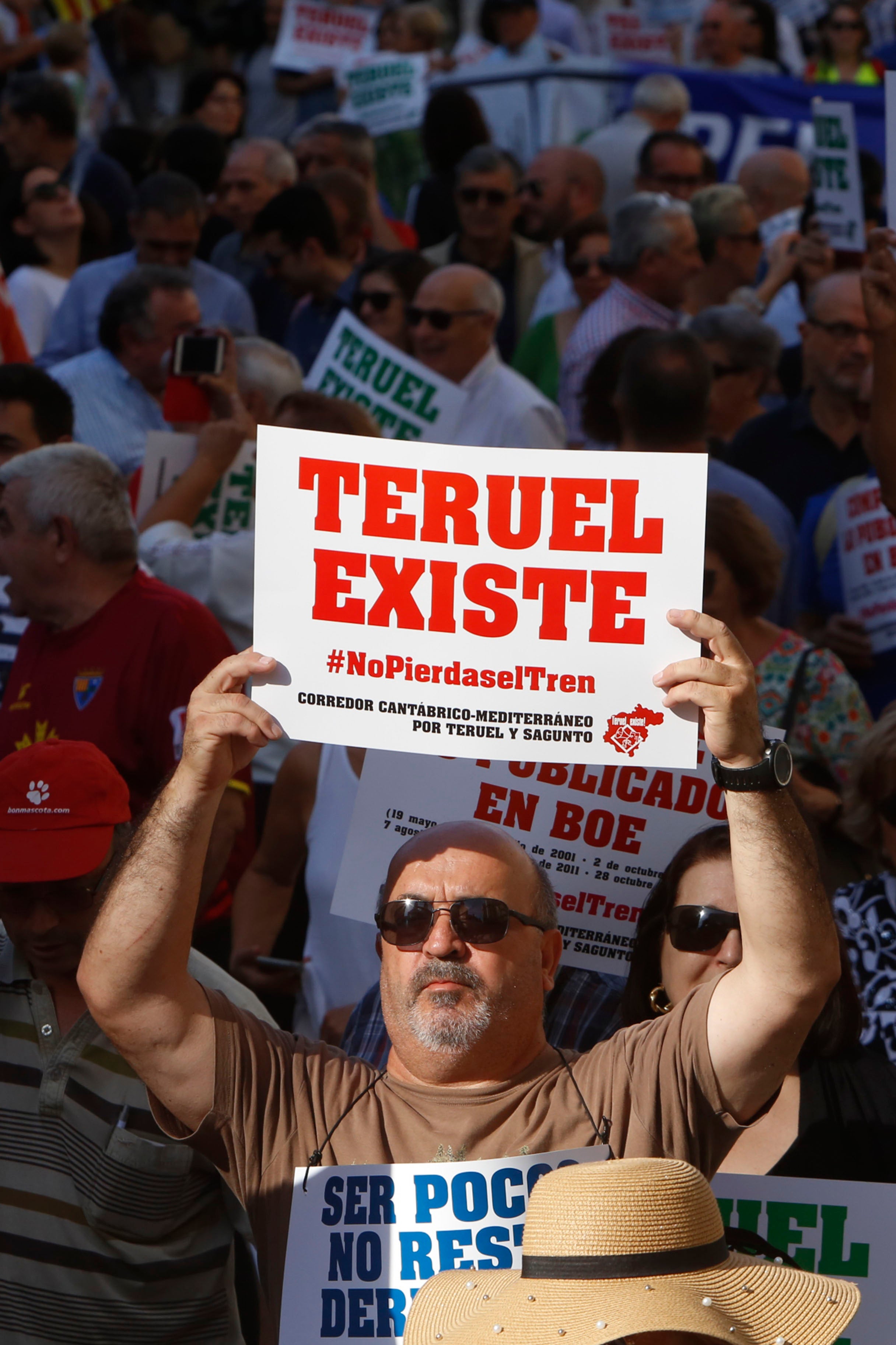 Fotos: Manifestación por el Corredor Cantábrico-Mediterráneo en Valencia