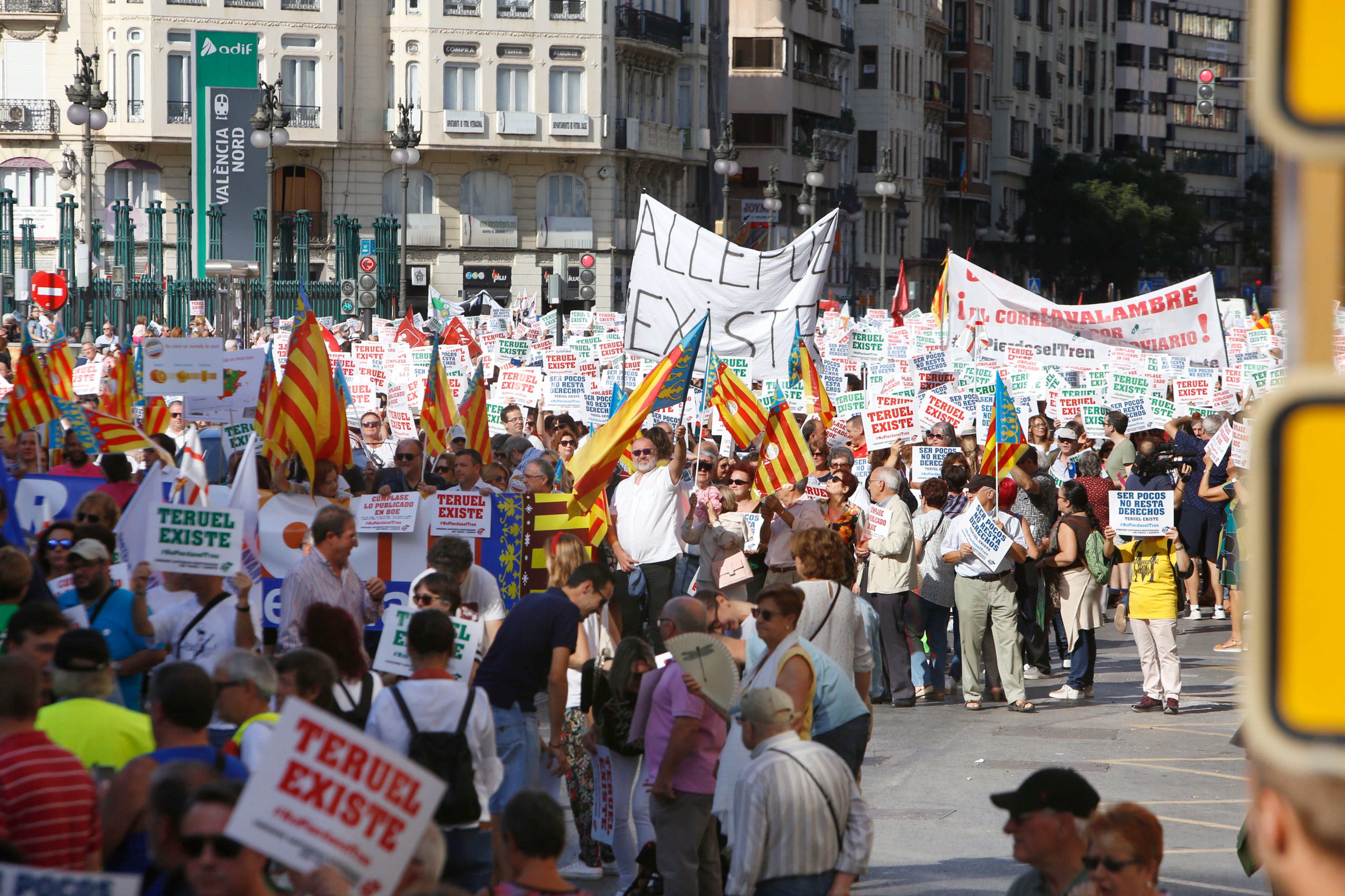 Fotos: Manifestación por el Corredor Cantábrico-Mediterráneo en Valencia