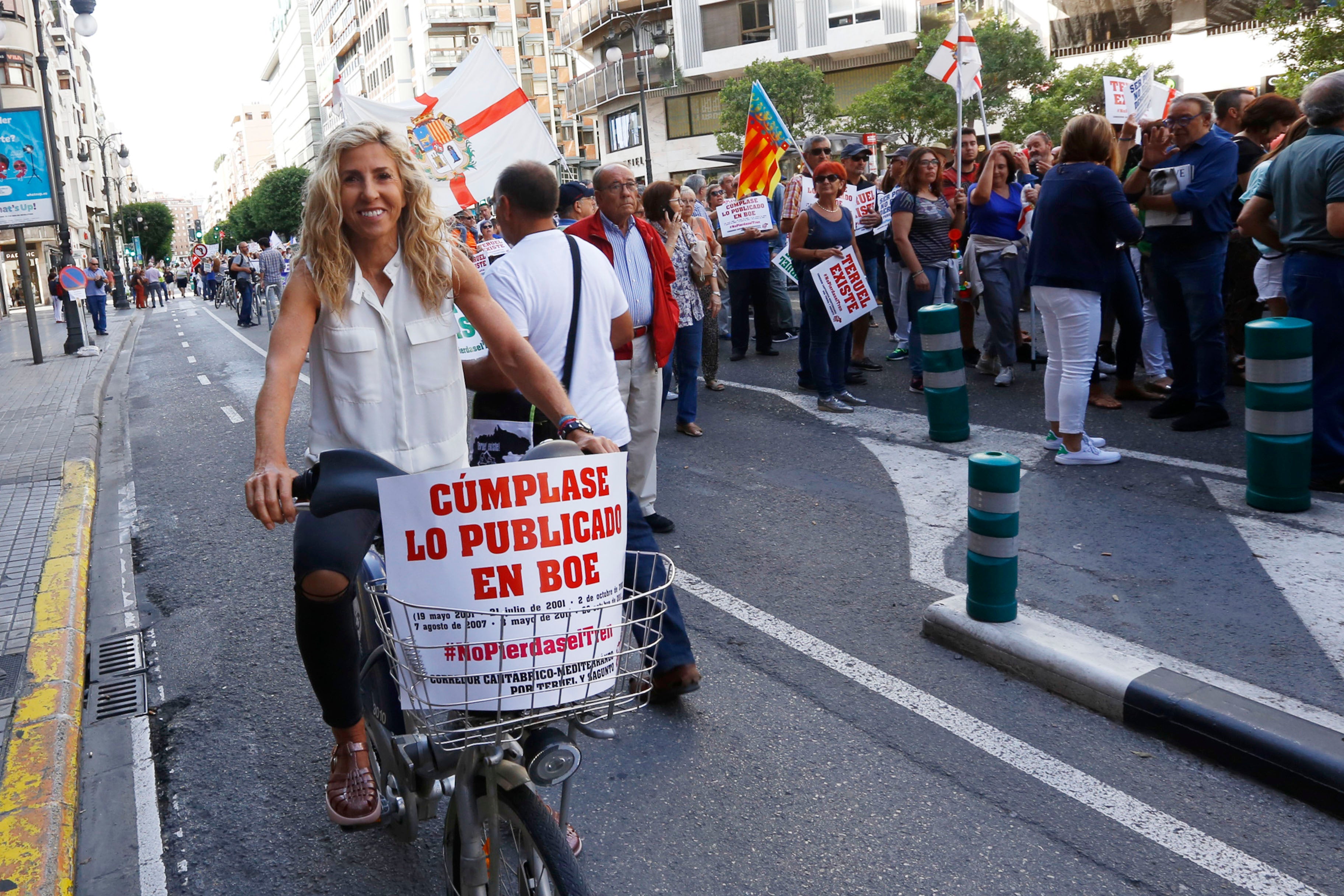 Fotos: Manifestación por el Corredor Cantábrico-Mediterráneo en Valencia