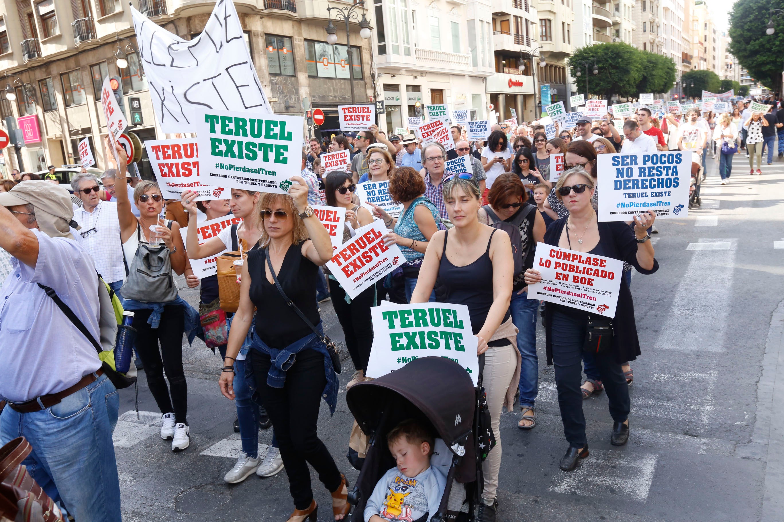 Fotos: Manifestación por el Corredor Cantábrico-Mediterráneo en Valencia