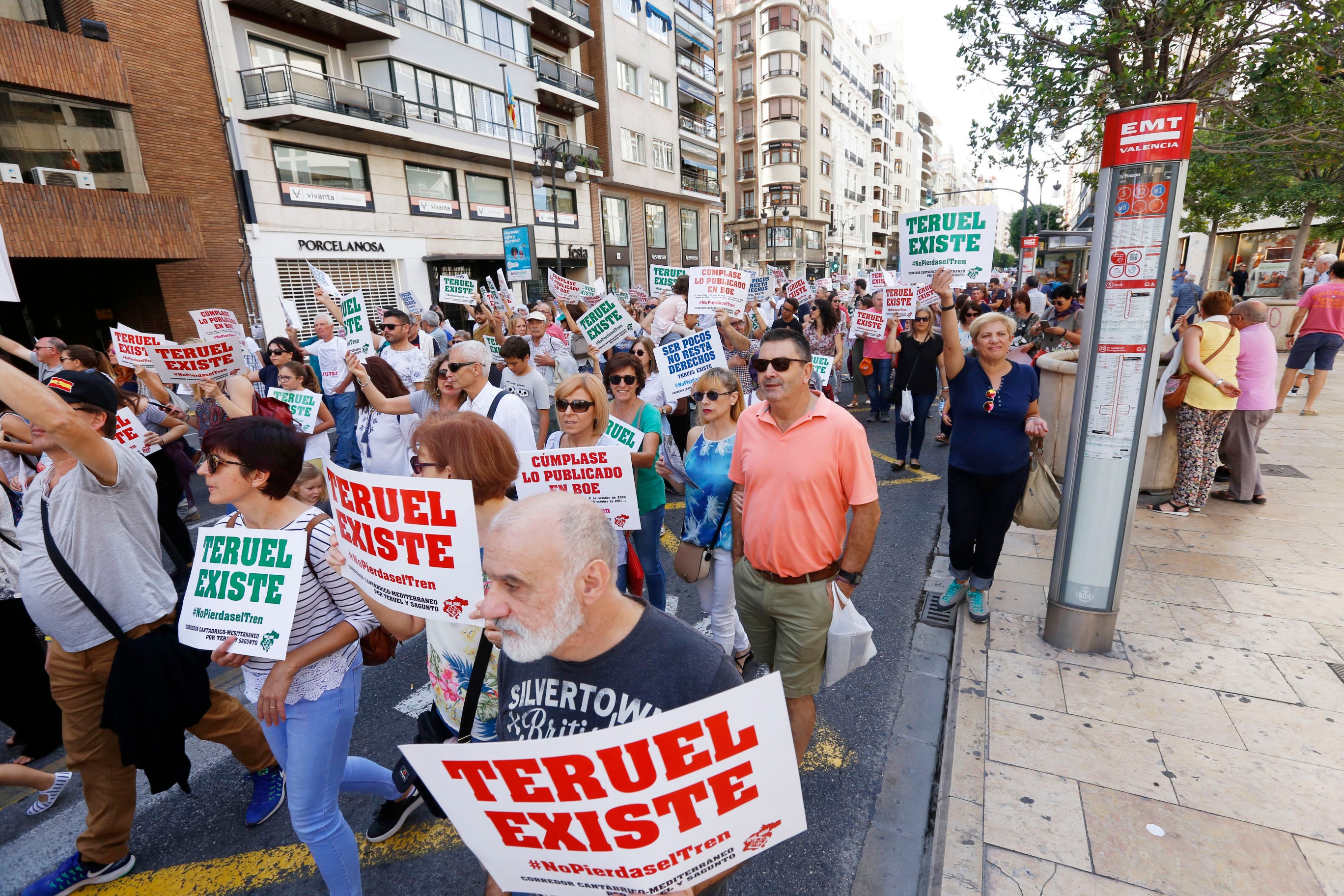 Fotos: Manifestación por el Corredor Cantábrico-Mediterráneo en Valencia