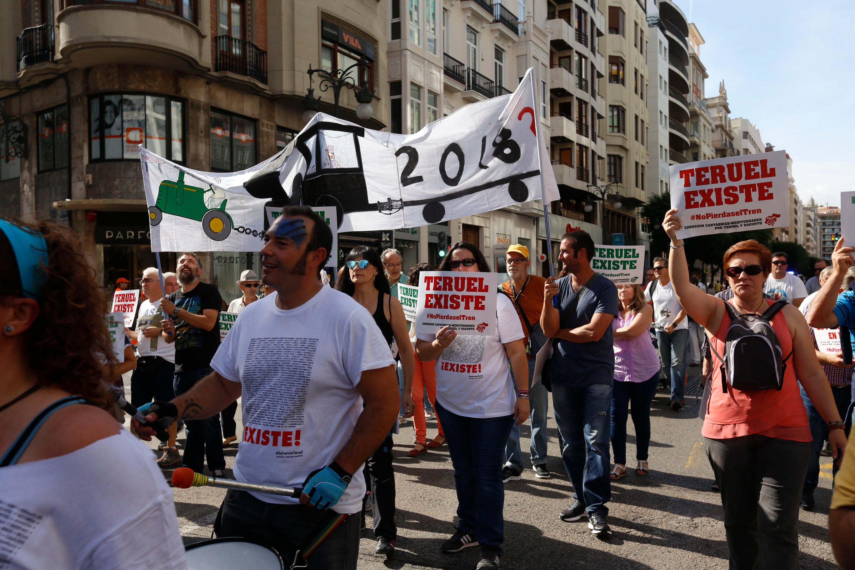 Fotos: Manifestación por el Corredor Cantábrico-Mediterráneo en Valencia