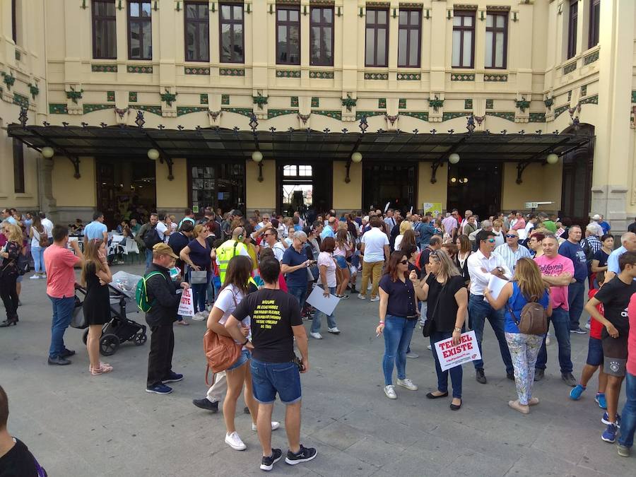 Fotos: Manifestación por el Corredor Cantábrico-Mediterráneo en Valencia