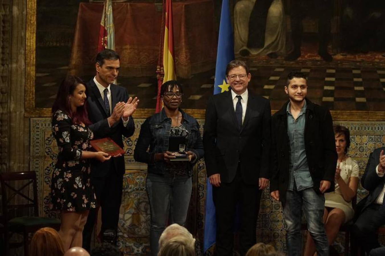 El presidente del Gobierno, Pedro Sánchez, ha puesto a la Comunitat Valenciana como ejemplo de «la mejor España», «la que se construye desde el diálogo y desde la suma de voluntades, la que prima la convivencia sobre el agravio territorial». Sánchez ha participado en el acto institucional de entrega de distinciones de la Generalitat Valenciana por el 9 d'Octubre.