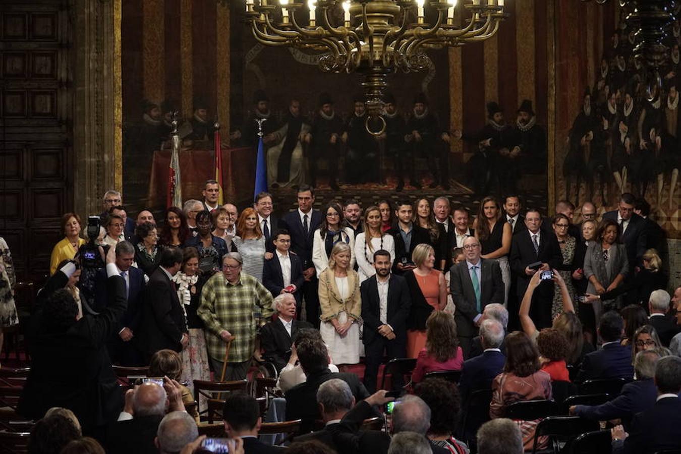 El presidente del Gobierno, Pedro Sánchez, ha puesto a la Comunitat Valenciana como ejemplo de «la mejor España», «la que se construye desde el diálogo y desde la suma de voluntades, la que prima la convivencia sobre el agravio territorial». Sánchez ha participado en el acto institucional de entrega de distinciones de la Generalitat Valenciana por el 9 d'Octubre.