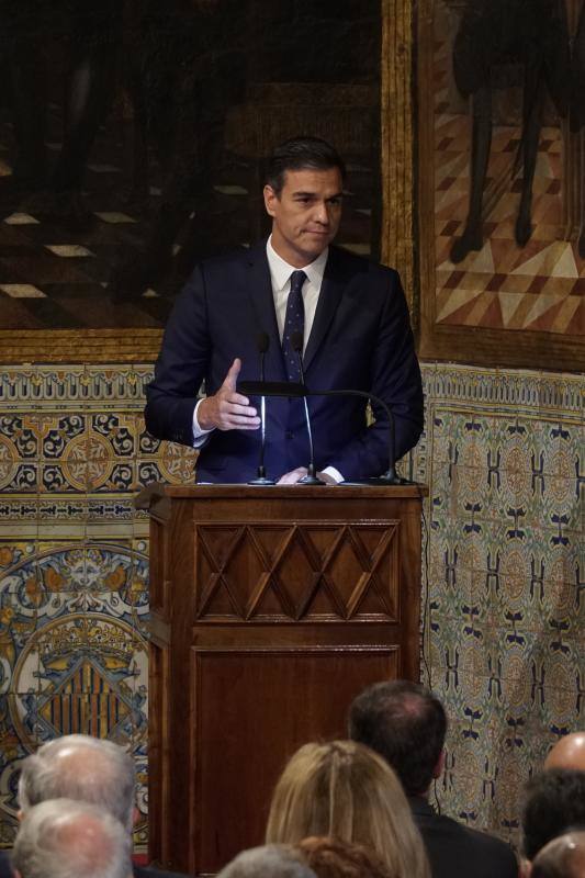 El presidente del Gobierno, Pedro Sánchez, ha puesto a la Comunitat Valenciana como ejemplo de «la mejor España», «la que se construye desde el diálogo y desde la suma de voluntades, la que prima la convivencia sobre el agravio territorial». Sánchez ha participado en el acto institucional de entrega de distinciones de la Generalitat Valenciana por el 9 d'Octubre.