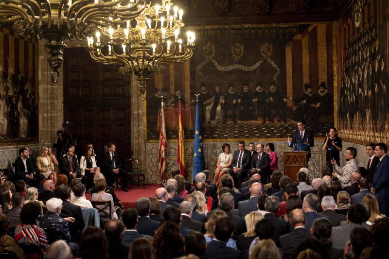 El presidente del Gobierno, Pedro Sánchez, ha puesto a la Comunitat Valenciana como ejemplo de «la mejor España», «la que se construye desde el diálogo y desde la suma de voluntades, la que prima la convivencia sobre el agravio territorial». Sánchez ha participado en el acto institucional de entrega de distinciones de la Generalitat Valenciana por el 9 d'Octubre.