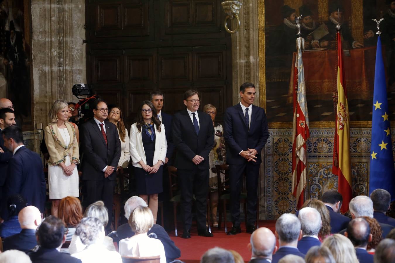 El presidente del Gobierno, Pedro Sánchez, ha puesto a la Comunitat Valenciana como ejemplo de «la mejor España», «la que se construye desde el diálogo y desde la suma de voluntades, la que prima la convivencia sobre el agravio territorial». Sánchez ha participado en el acto institucional de entrega de distinciones de la Generalitat Valenciana por el 9 d'Octubre.