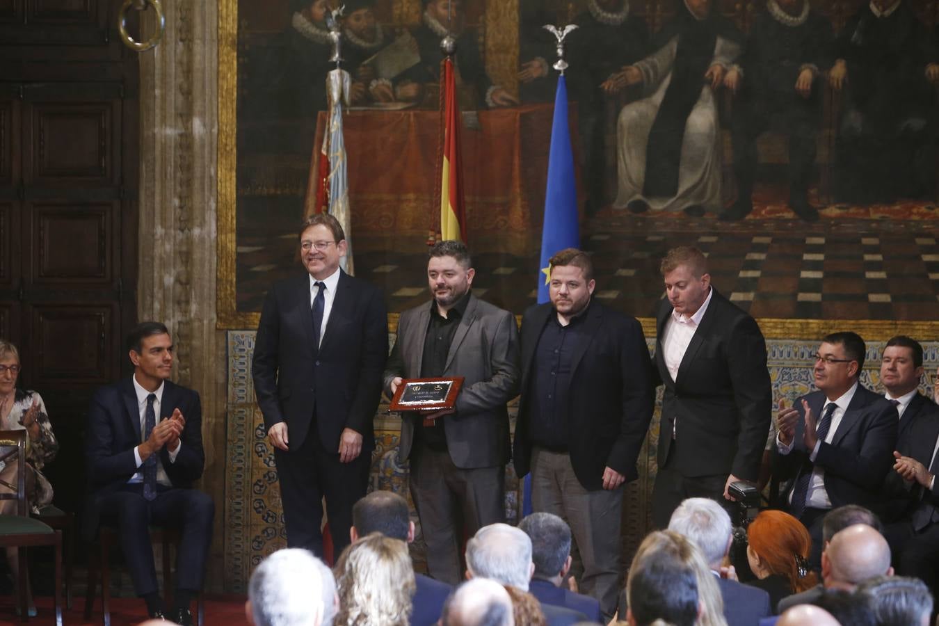 El presidente del Gobierno, Pedro Sánchez, ha puesto a la Comunitat Valenciana como ejemplo de «la mejor España», «la que se construye desde el diálogo y desde la suma de voluntades, la que prima la convivencia sobre el agravio territorial». Sánchez ha participado en el acto institucional de entrega de distinciones de la Generalitat Valenciana por el 9 d'Octubre.